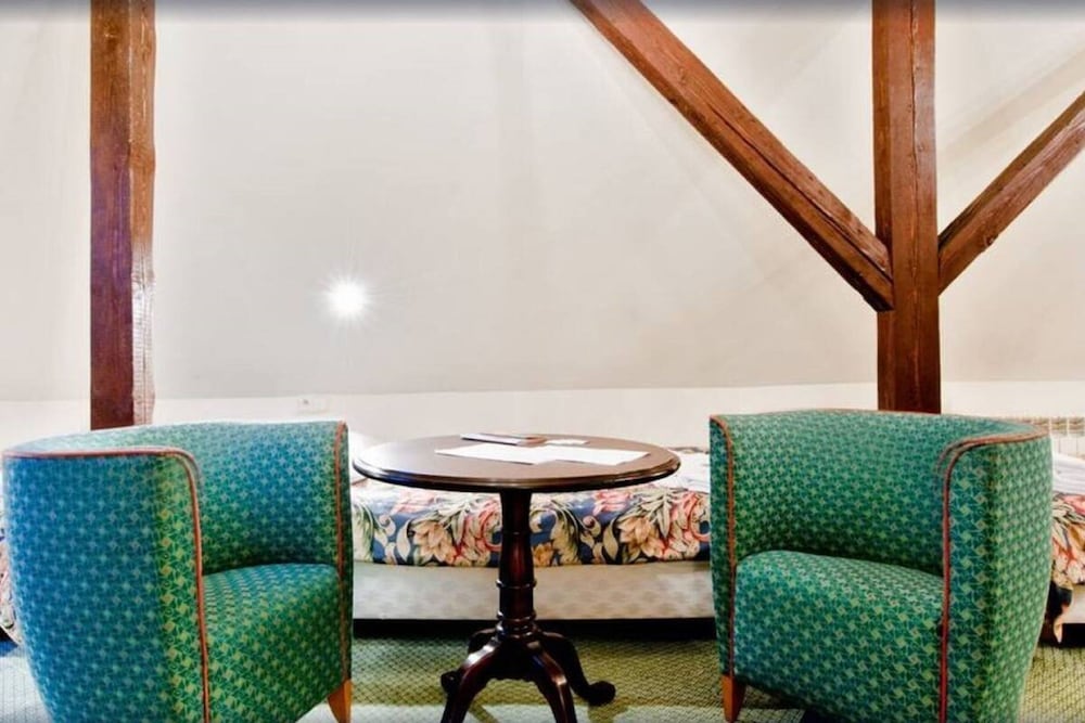 Aparthotel Miodosytnia 46/54