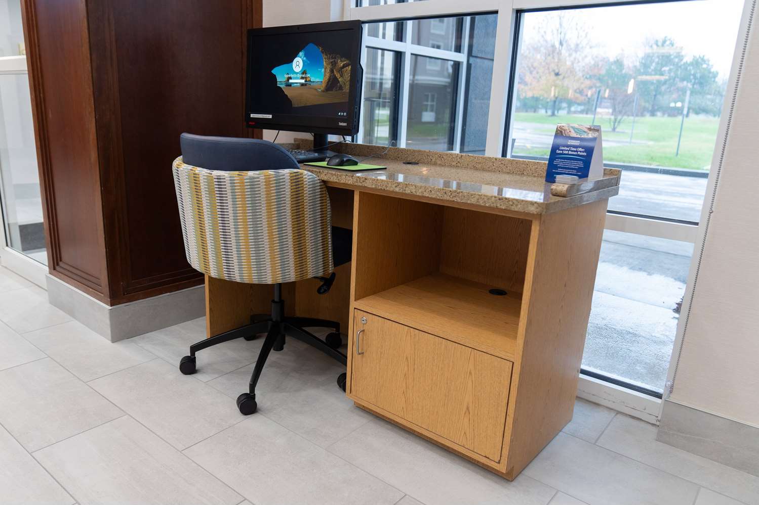 La Quinta Inn & Suites by Wyndham Bannockburn-Deerfield 48/56