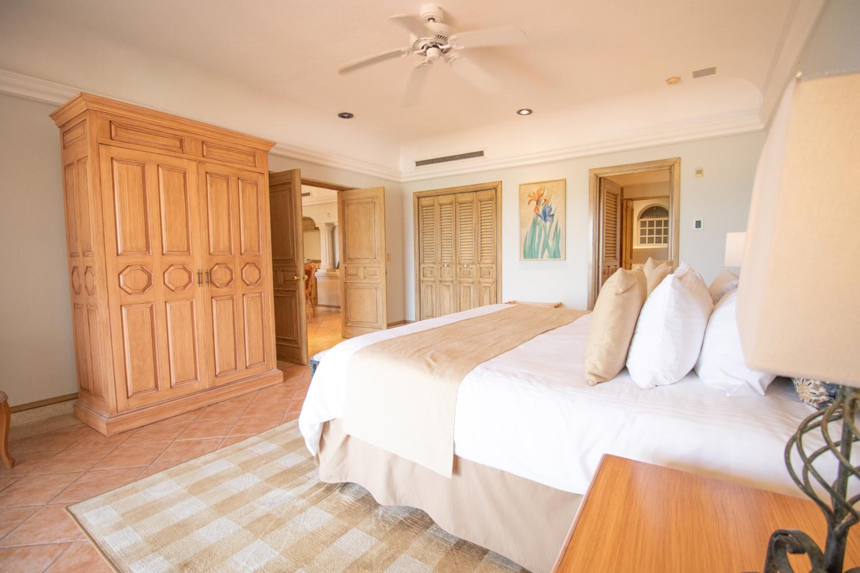 Suite, Parlor