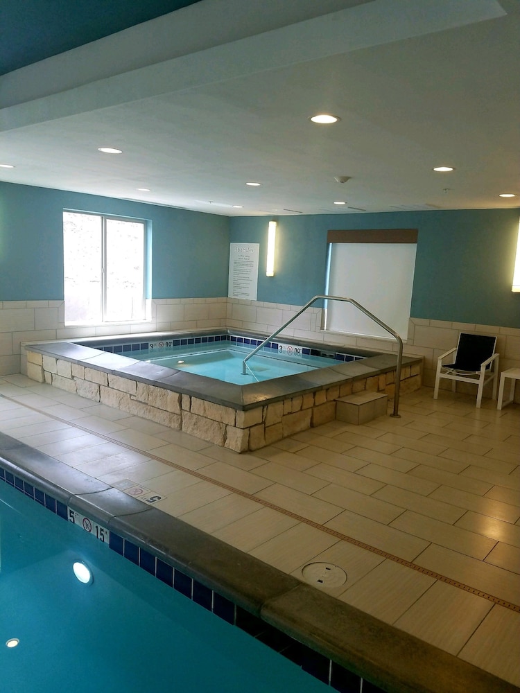 Holiday Inn Express Suites Price 28/51