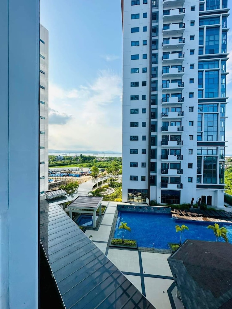 One Pacific Residence Mactan Newtown Sdc 7/50