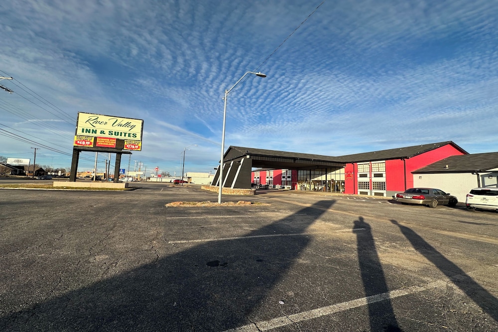 River Valley Inn and Suites 33/42