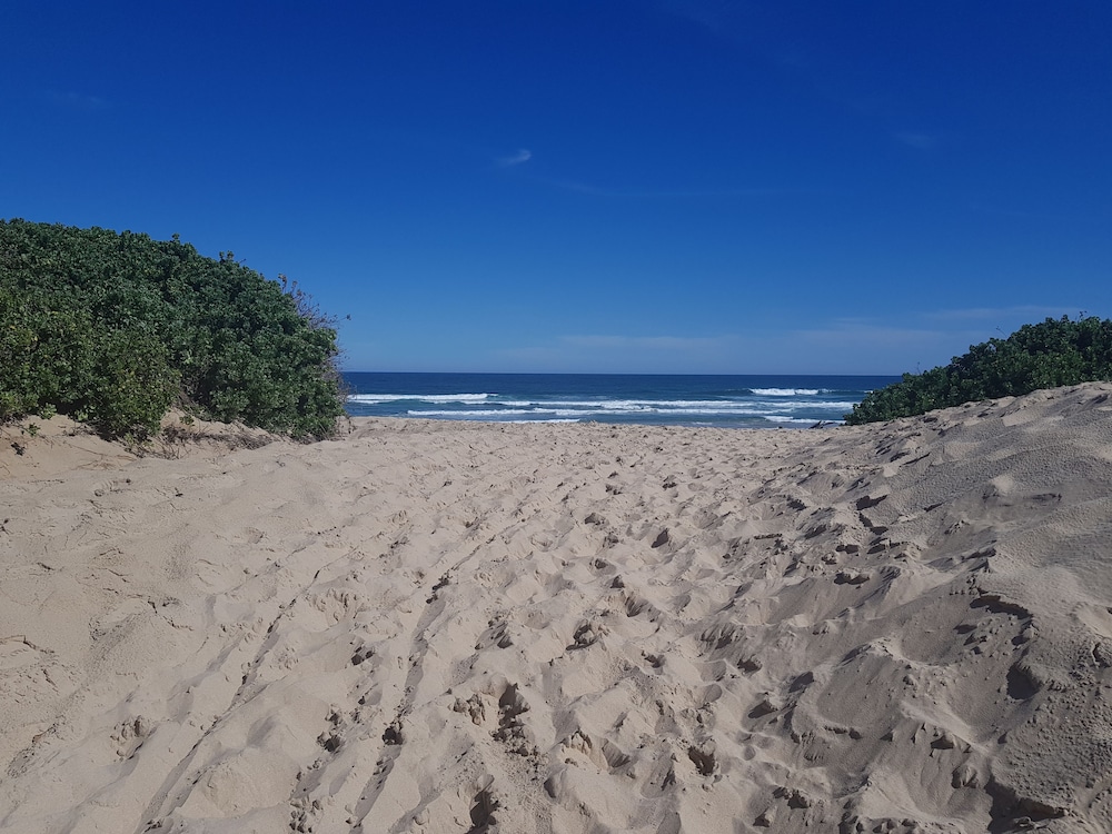 Pili Pili Beach Cabanas 25/30