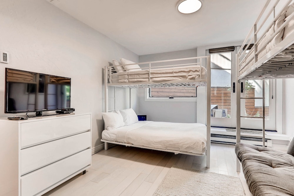 2 BEDROOMS, CONDO, LUXURY
