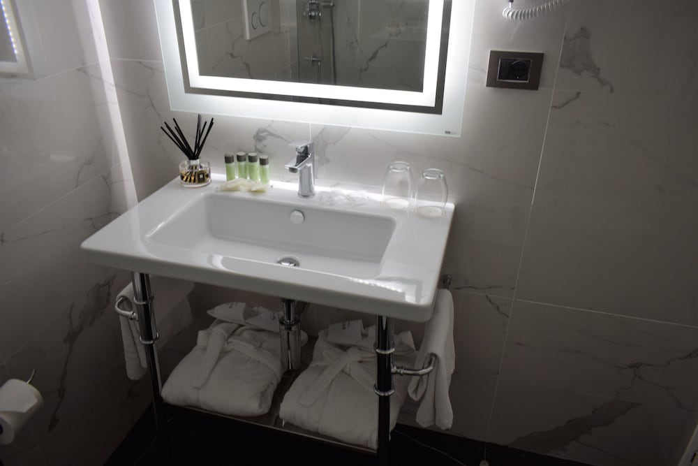 Raeli Hotel Archimede 44/44