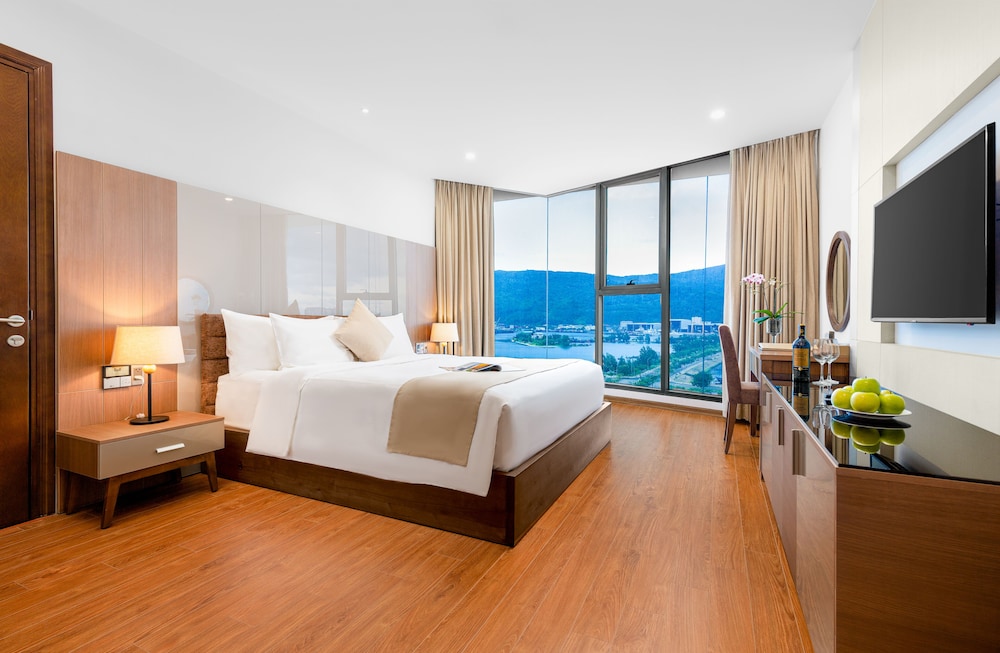 DELUXE, DOUBLE BED, BAY VIEW