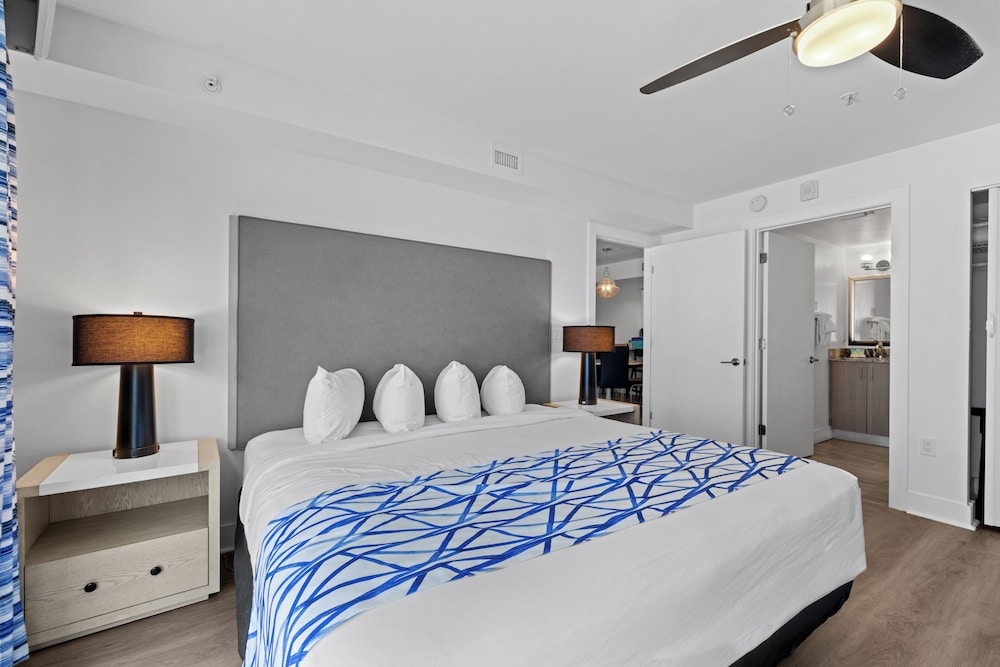 Provident Oceana Beachfront Suites 22/77