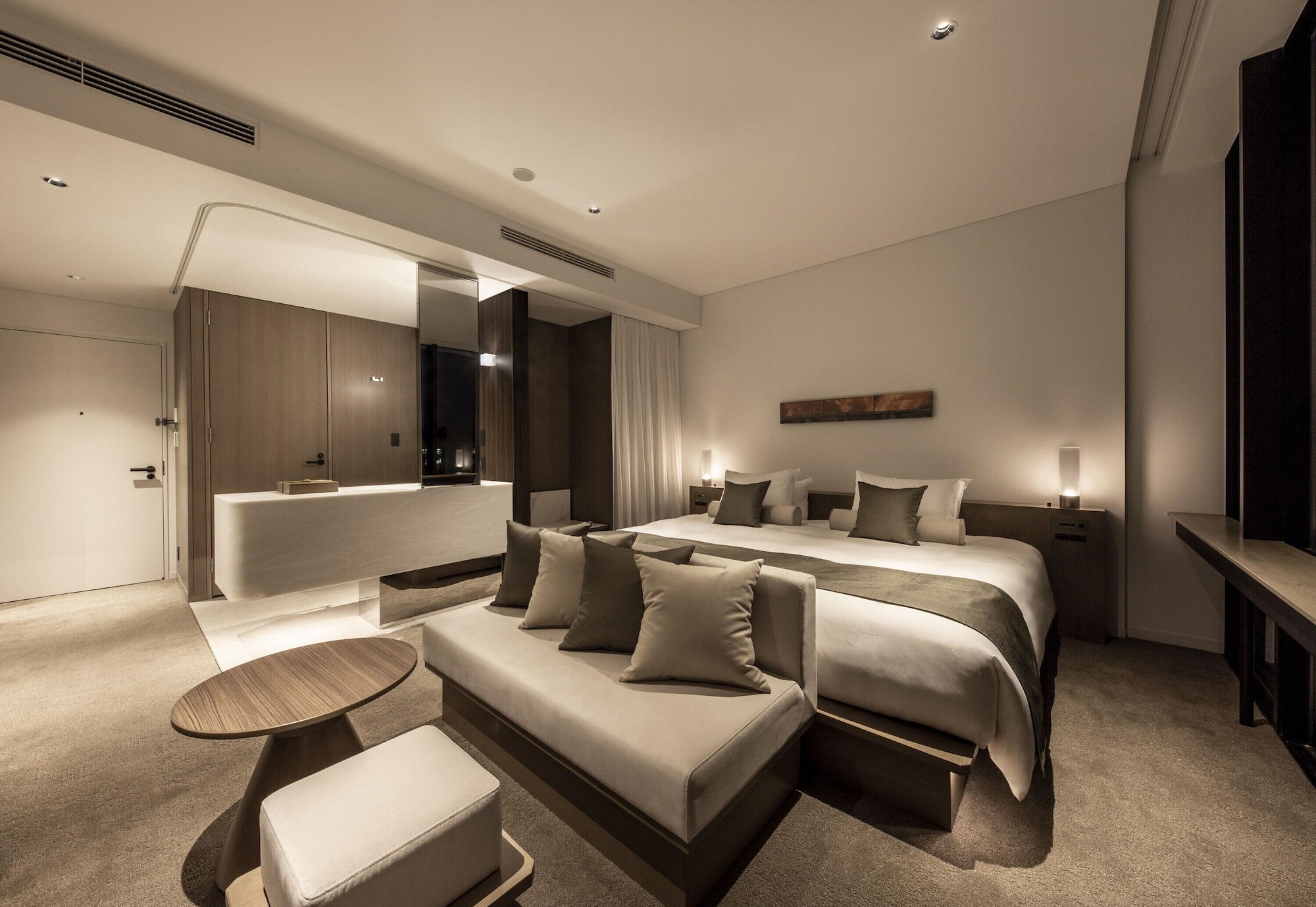 SUPERIOR, KING BED, LOUNGE ACCESS