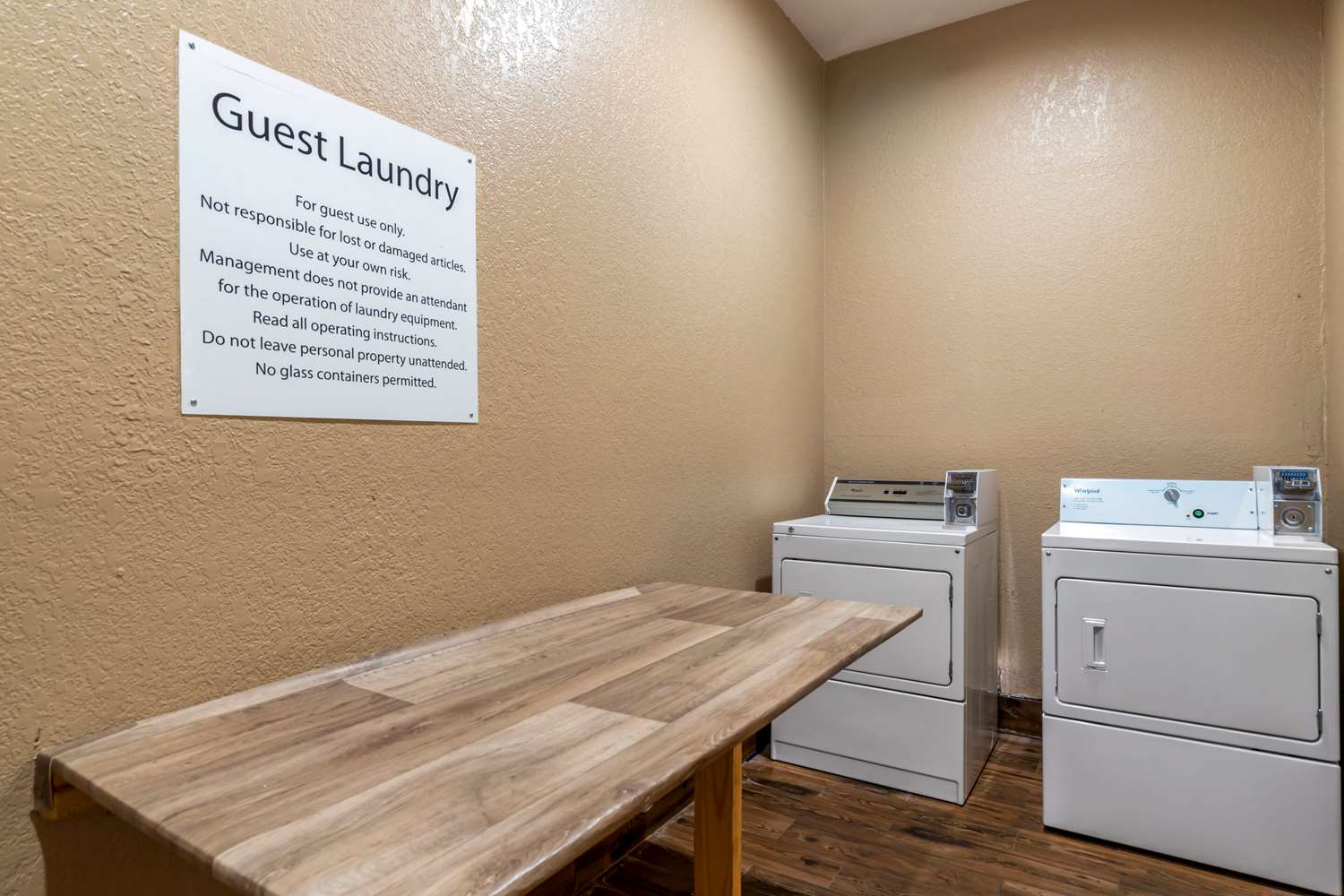 Comfort Inn & Suites Near Six Flags & Medical Center 30/36
