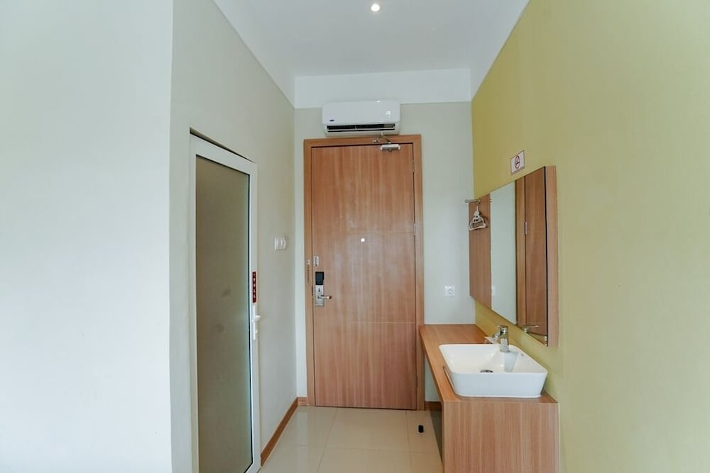 Deli Hotel 25/57