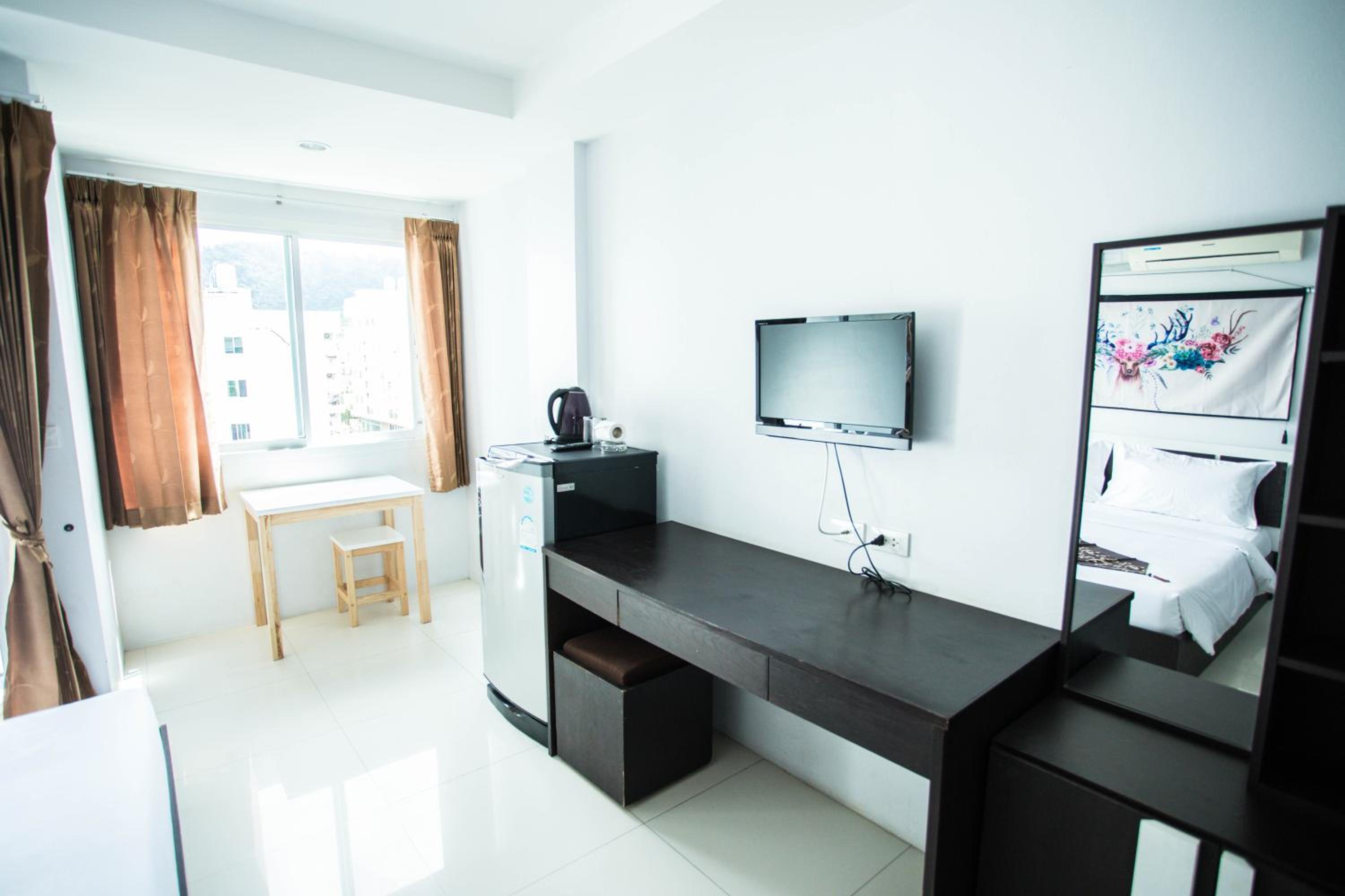 Bad Boys Guesthouse Patong 50/65