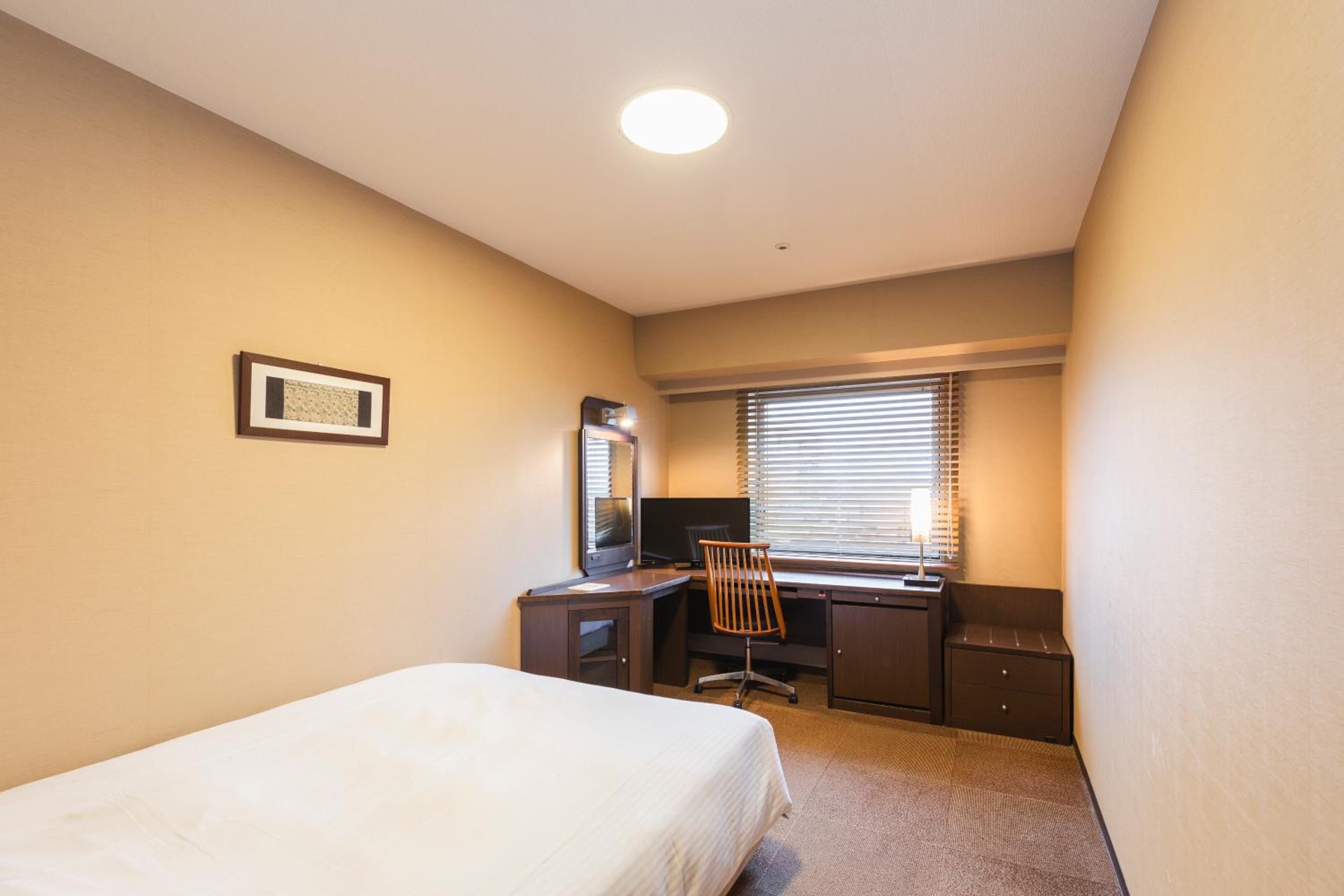 غرفة بسرير مزدوج