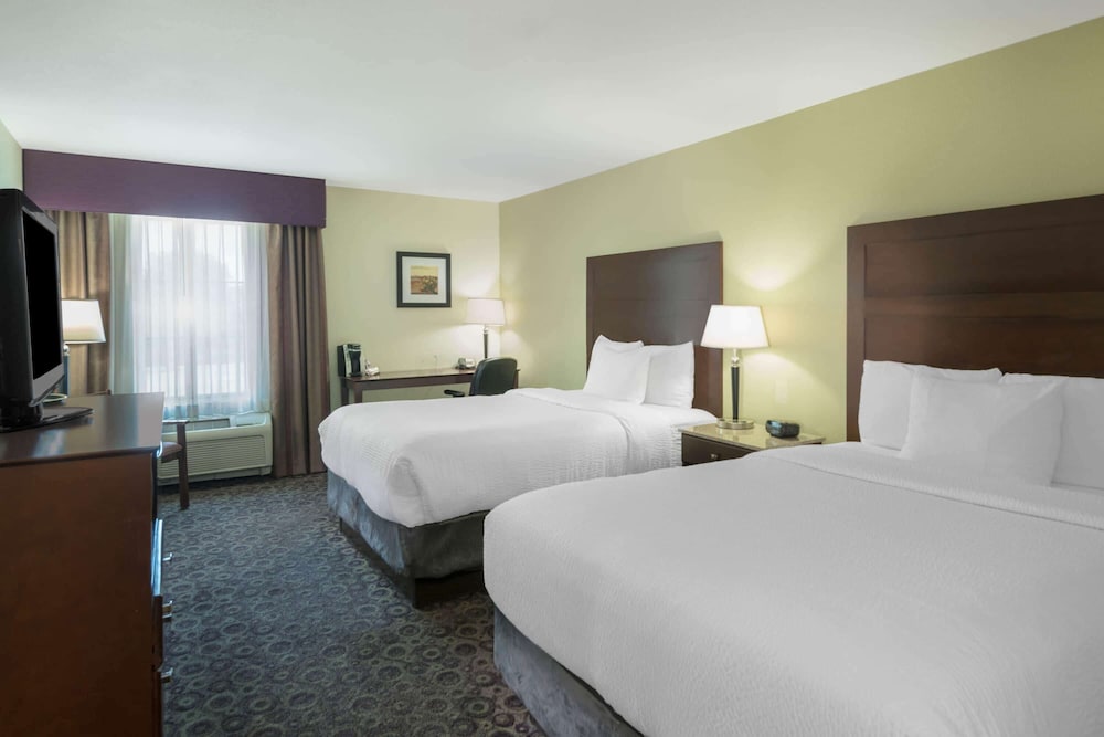 La Quinta Inn & Suites by Wyndham Las Vegas Airport South 17/46