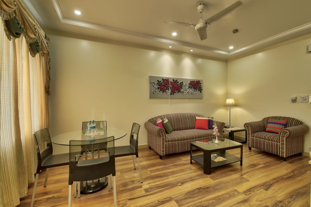 Vishwaratna Hotel 30/39