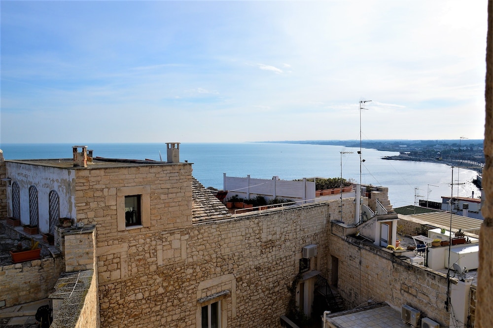 S. Martin Hotel 44/50
