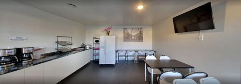 6267 Persepolis Inn 54/70