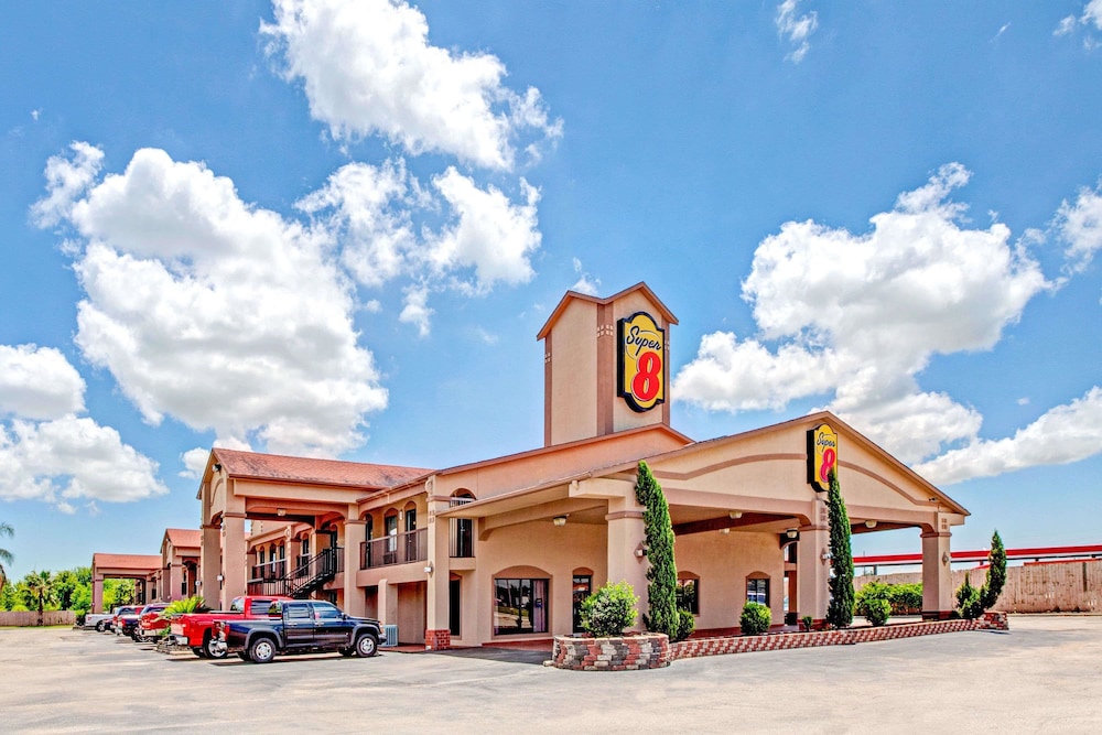 Super 8 by Wyndham Mont Belvieu/Baytown East 1/21