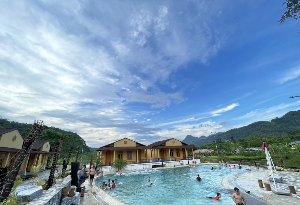Sky Bay Lodge 16/32