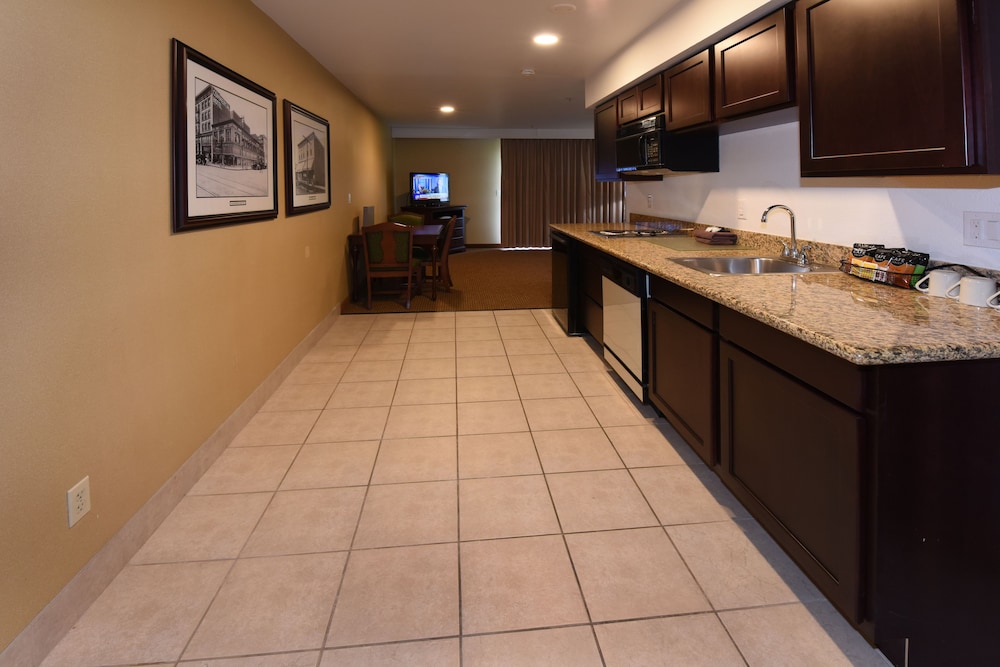 Best Western Plus Ahtanum Inn 38/49