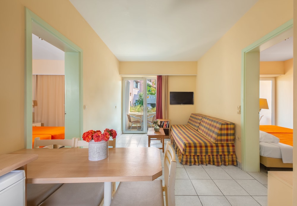 Pavlos Hotel 35/51