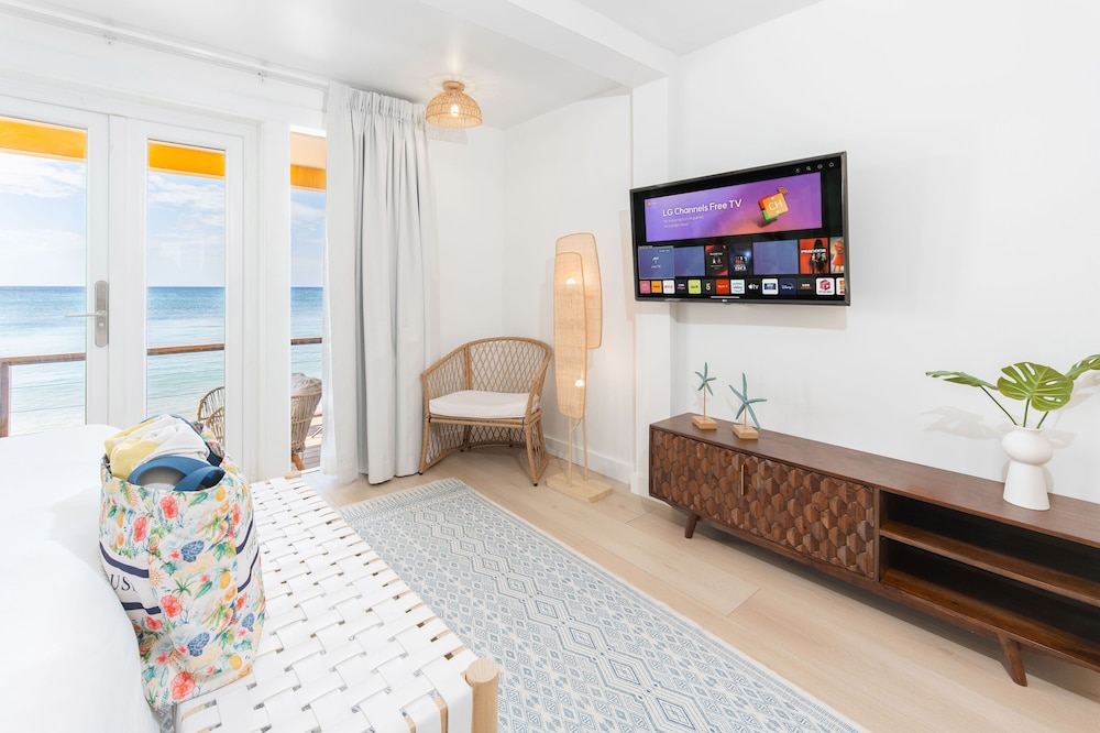 The Beach House Boutique Hotel 34/49