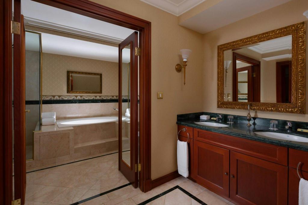 1 Bedroom, Presidential, Bi Level, Loft, King Bed, Lounge Access