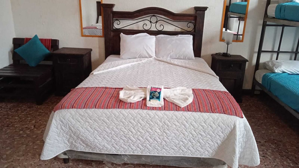 Feathers Hotel And Lounge - Hostel 22/60