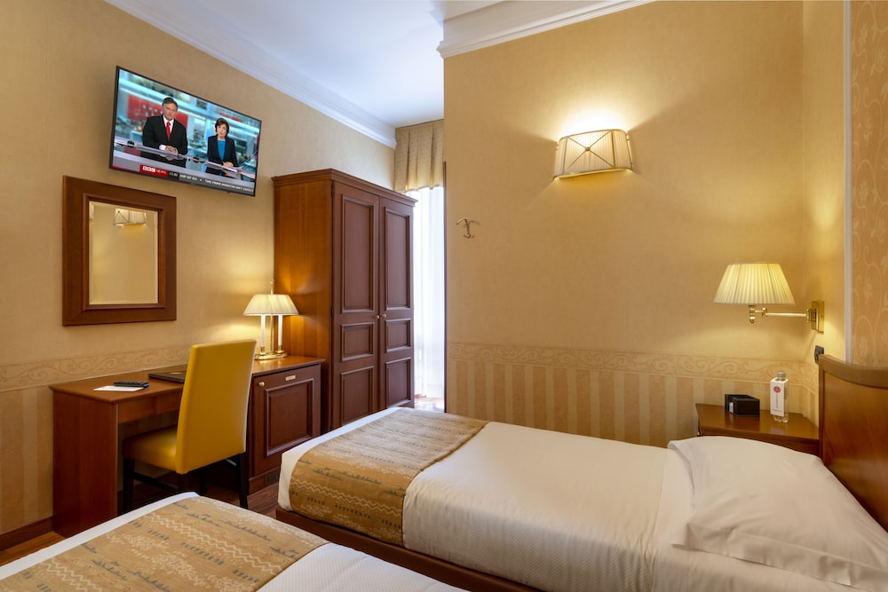 Lancaster Hotel 36/72