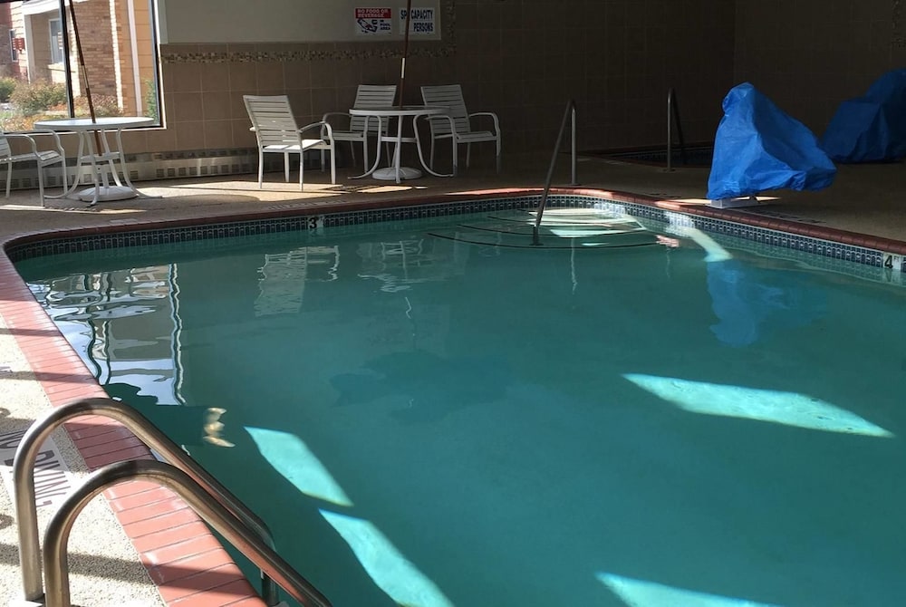 AmericInn by Wyndham Forest Lake 1/25