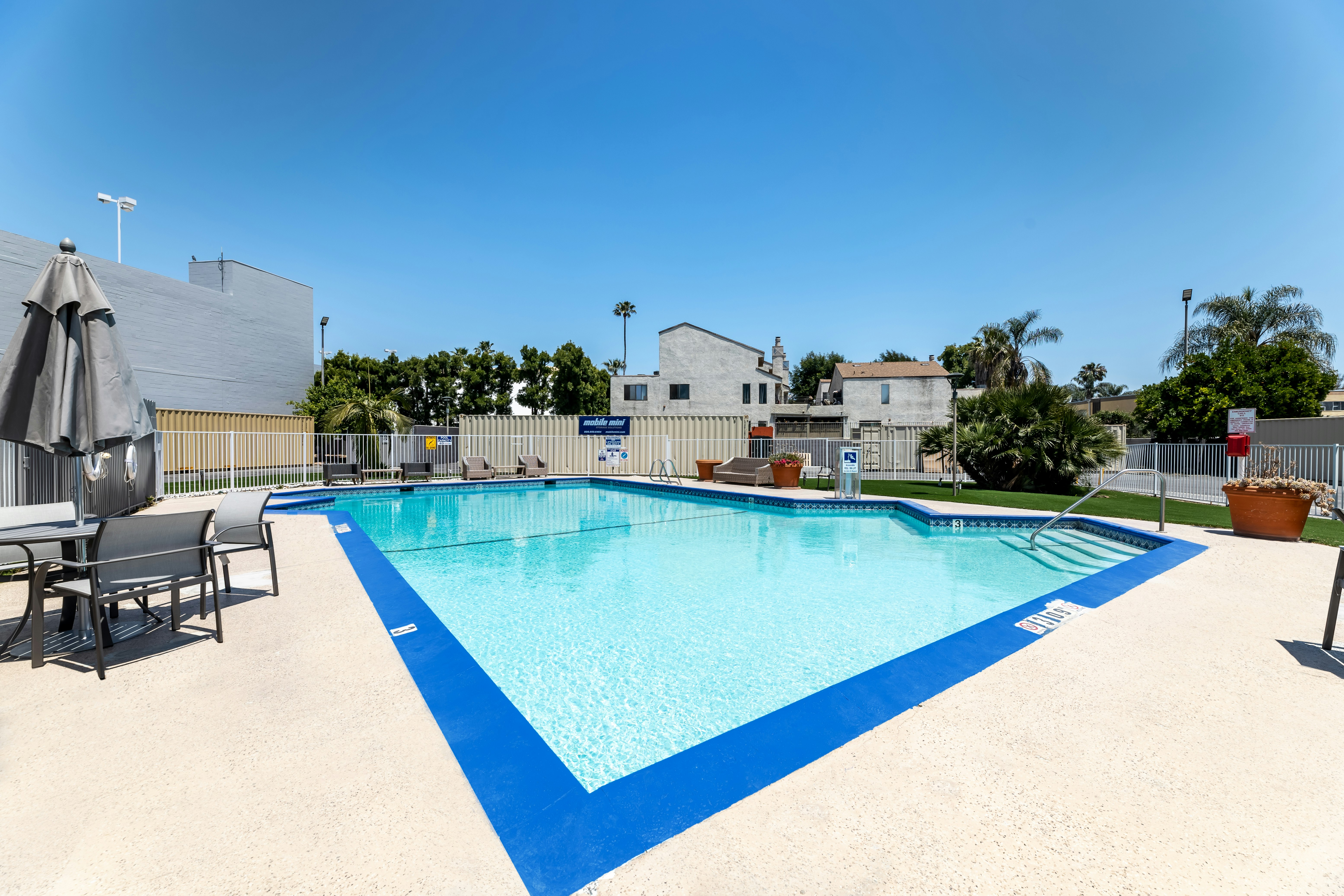 Holiday Inn Express Van Nuys 48/50