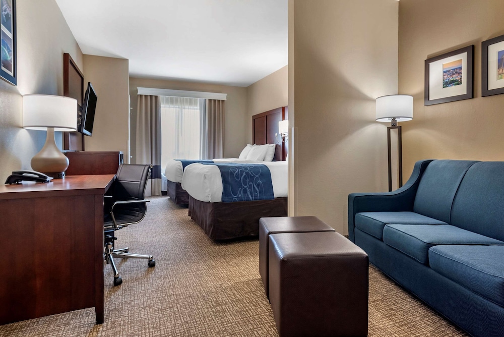 Comfort Suites Pell City near Logan Martin Lake 22/39