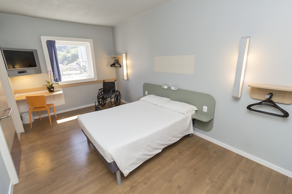 Ibis Budget Blumenau 32/68