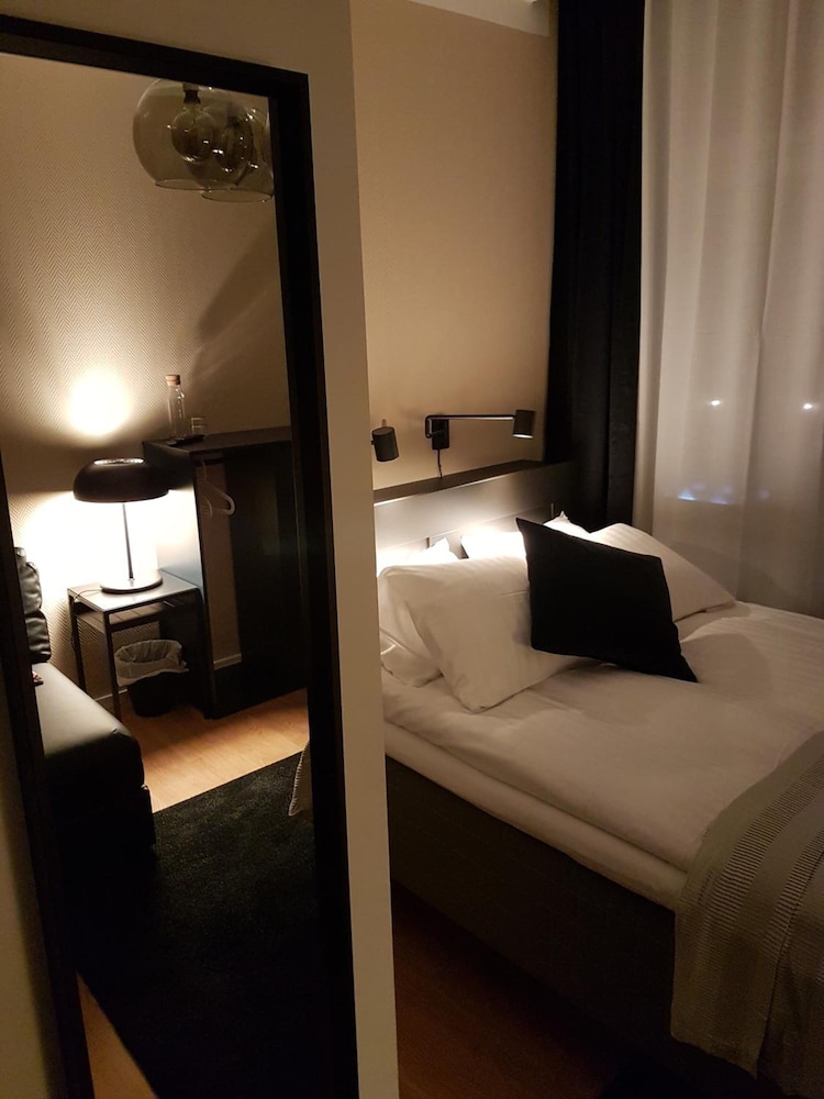 Kong Christians Bed And Breakfast 6/30