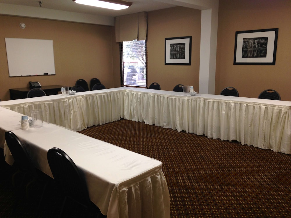 Hampton Inn Sanford 28/32