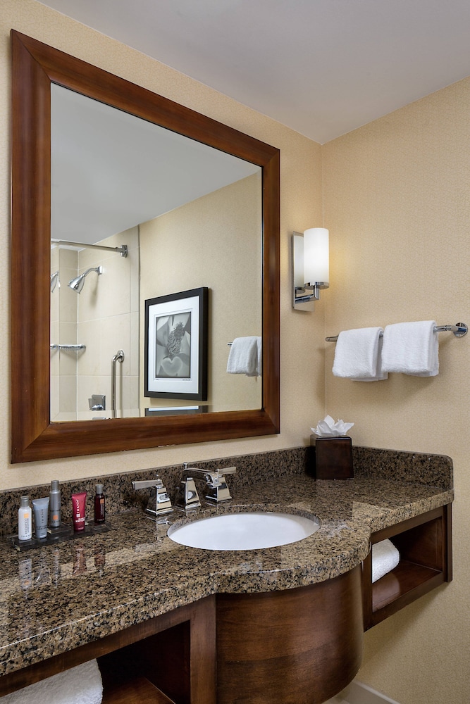 Wyndham Atlanta Buckhead Hotel & Conference Center 55/57