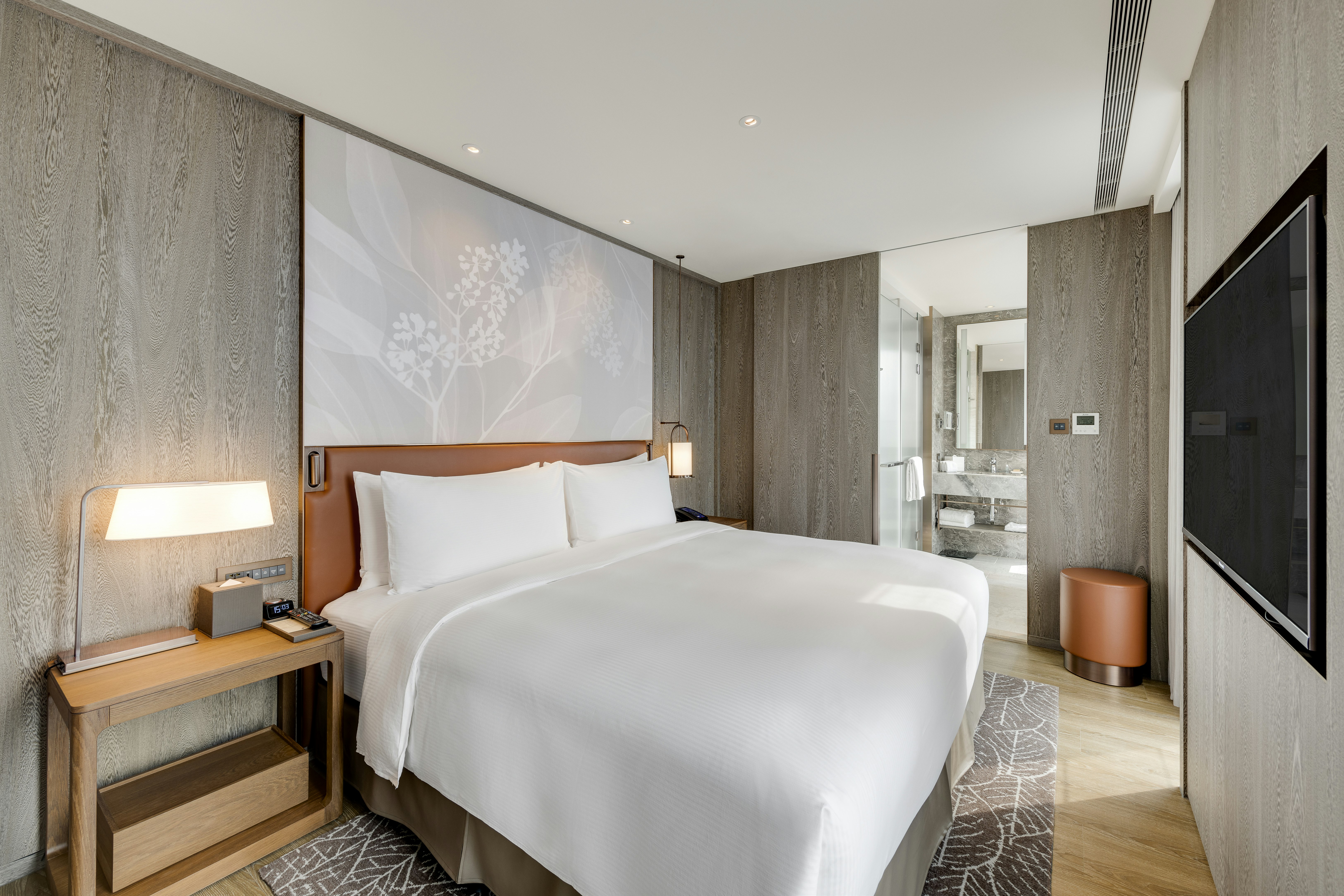 1 BEDROOM, SUITE, KING BED, CORNER