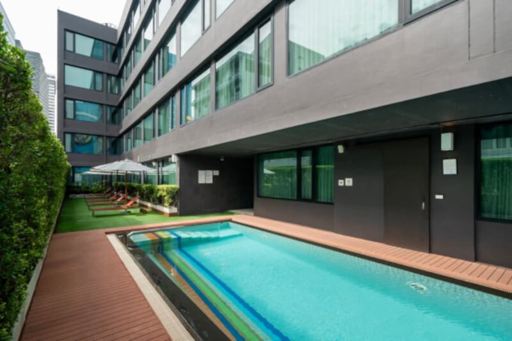 Vic3 Bangkok Hotel 71/74