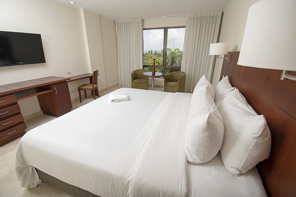 ROOM, KING BED, GARDEN OR CITY VIEW