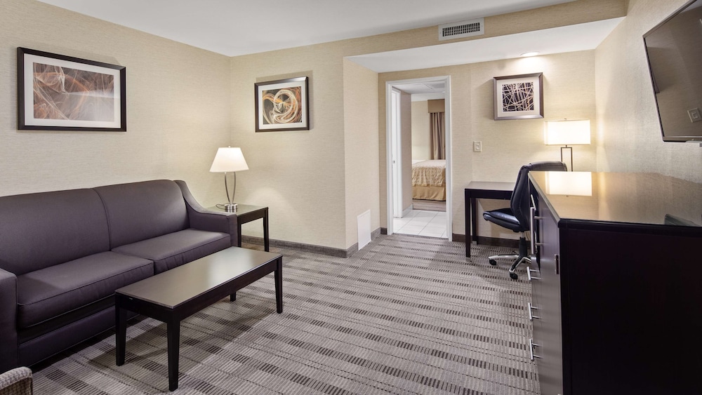 Best Western Pasadena Royale Inn & Suites 28/39