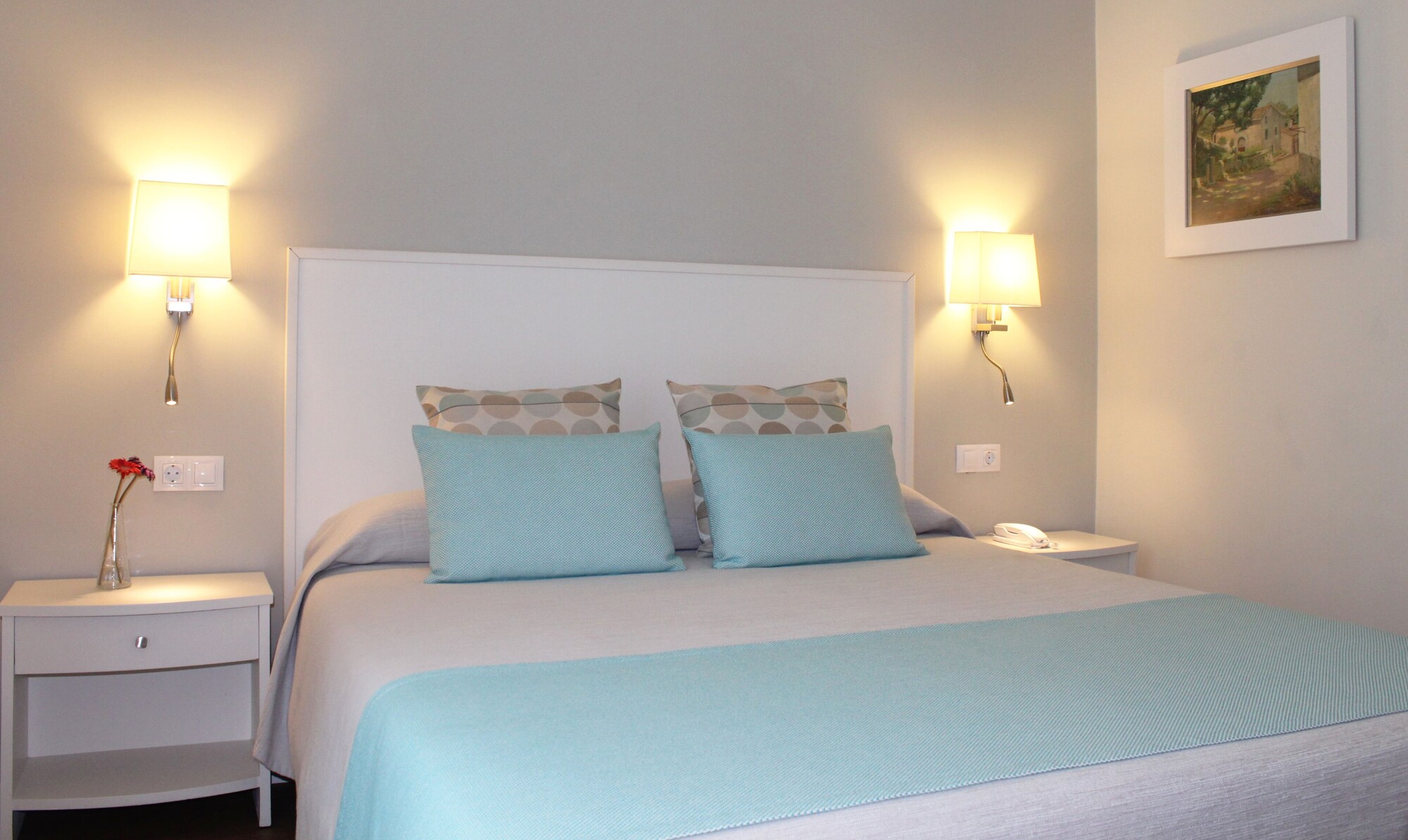 Boutique, Petite, Classic, Queen Bed