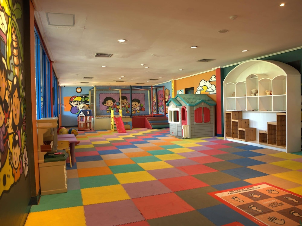 Mercure Convention Center Ancol 54/63