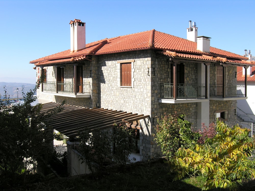 Ef Zin Studios and Suites 3/43