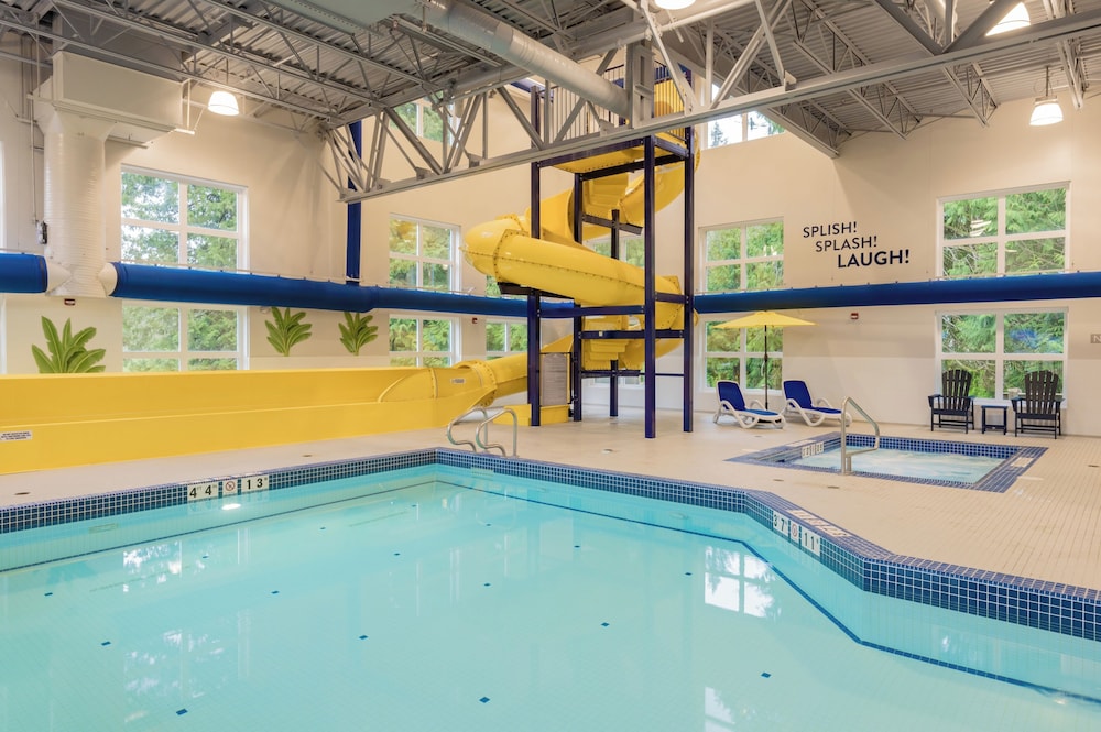 Microtel Inn & Suites by Wyndham Oyster Bay 27/56