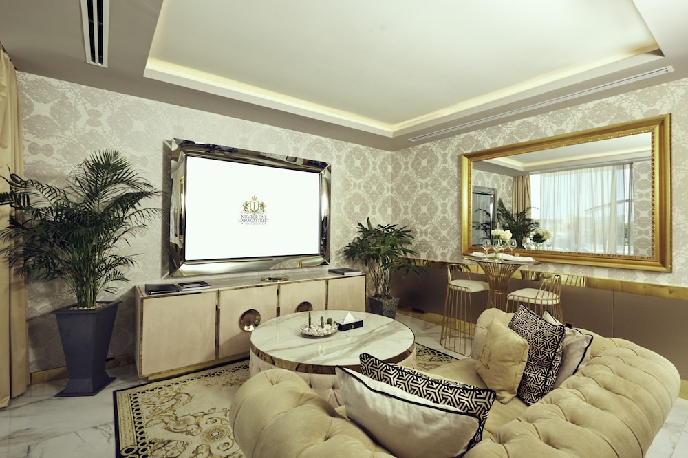Number One Oxford Street Hotel & Suites 41/51