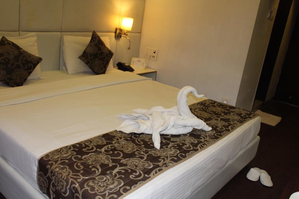 THE MANOR HOTEL 27/49