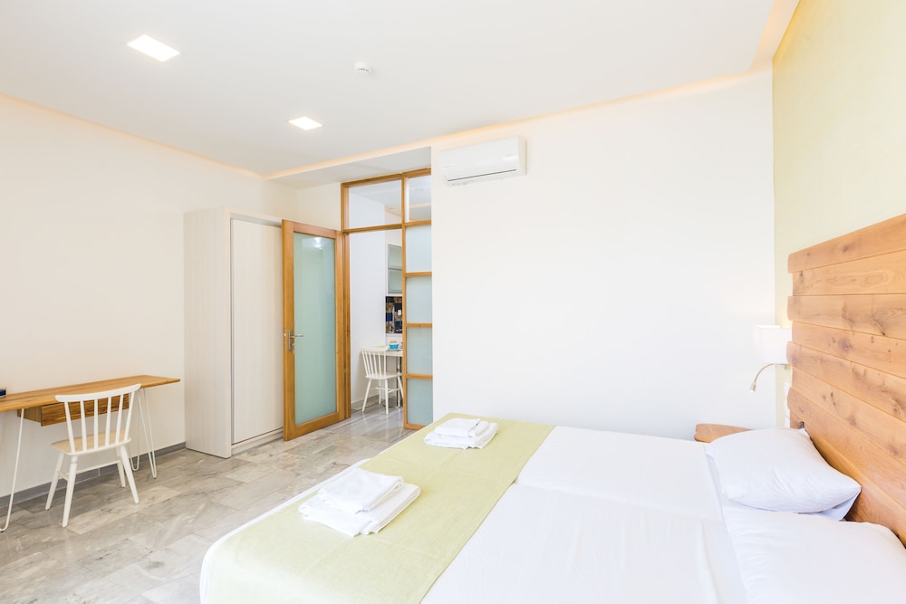Meltemi Coast Suites 20/68