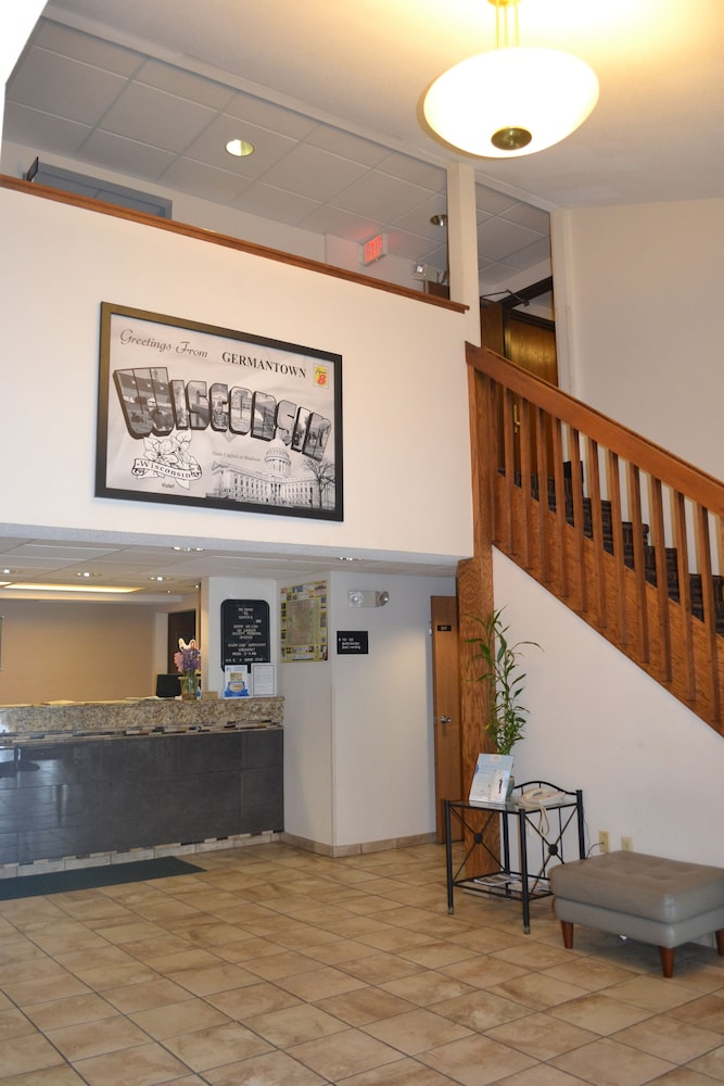 Super 8 By Wyndham Germantown/Milwaukee 6/41