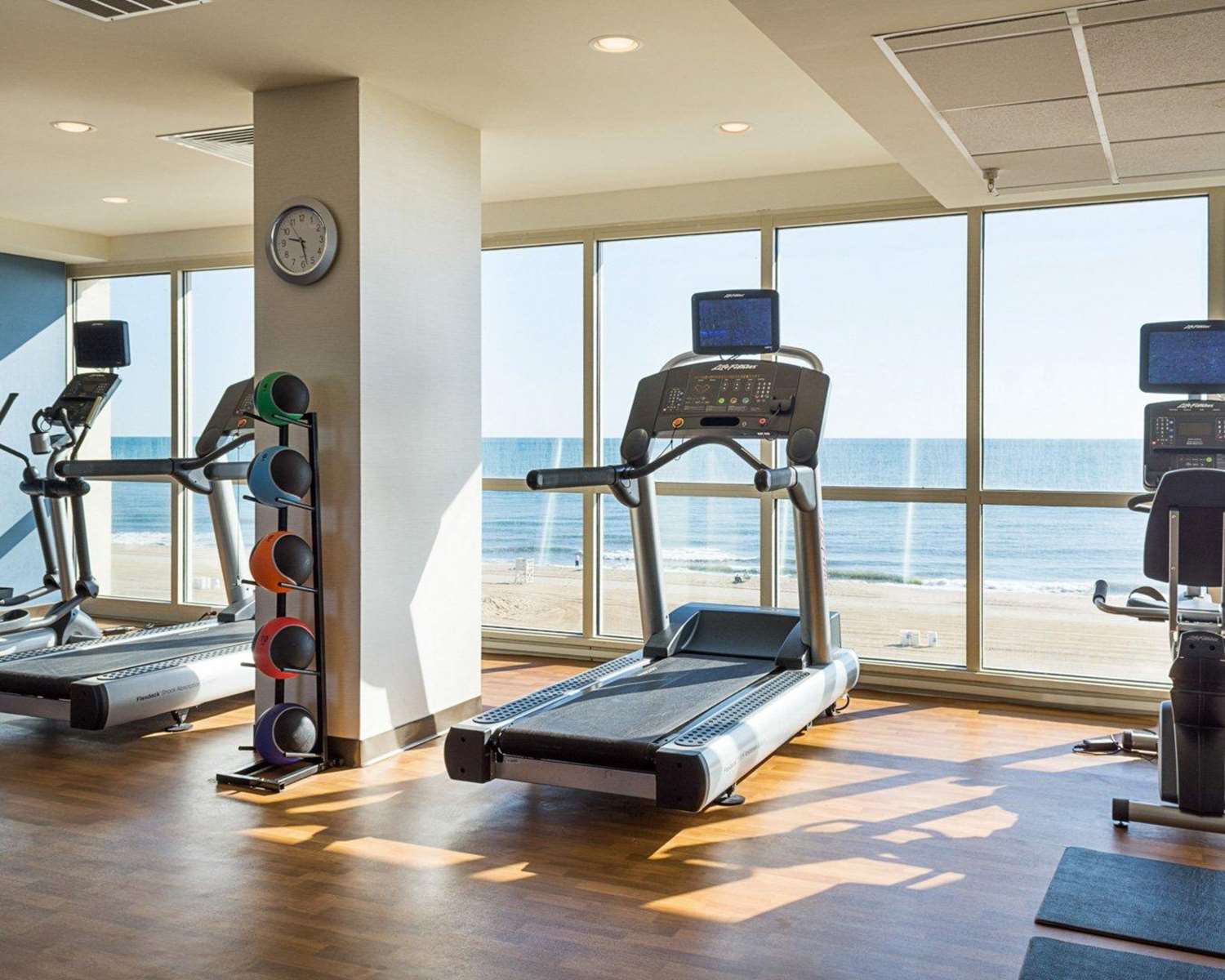 Comfort Suites Beachfront 8/16