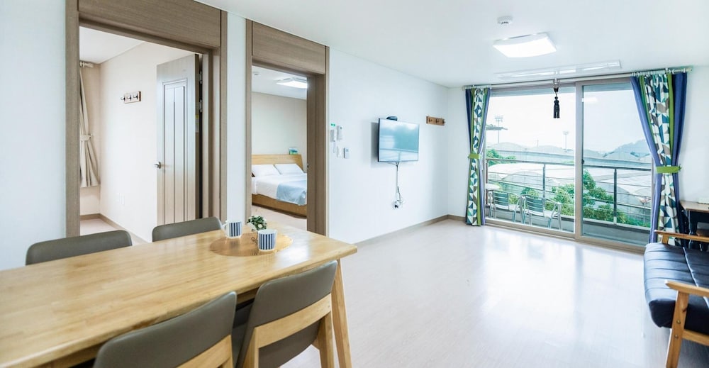 Seogwipo Dorame Pension 8/23