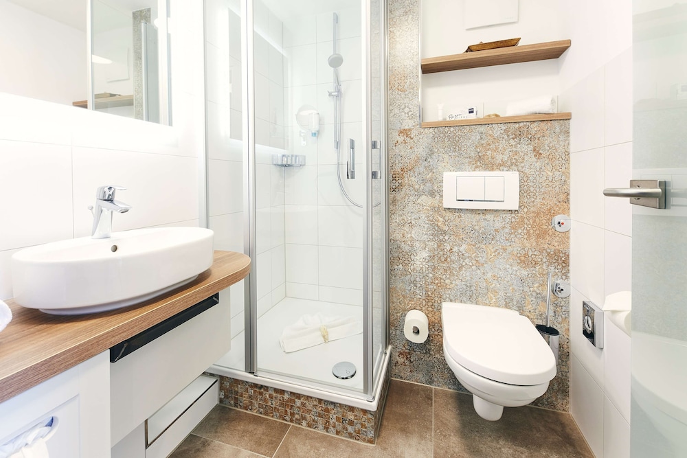 غرفة كومفورت بسرير كينج، Dorint Strandresort And Spa Ostseebad Wustrow 7/9